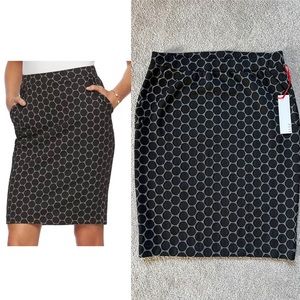 NWT Elle Stretchy Pencil Skirt